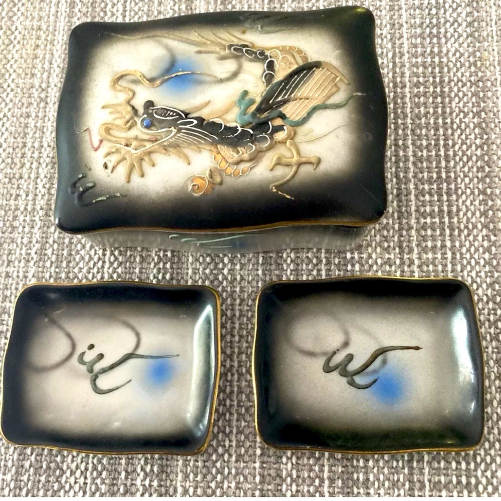 1930’s Moriage Dragonware Porcelain dresser lidded jewelry box w/2 small… - Picture 2 of 8
